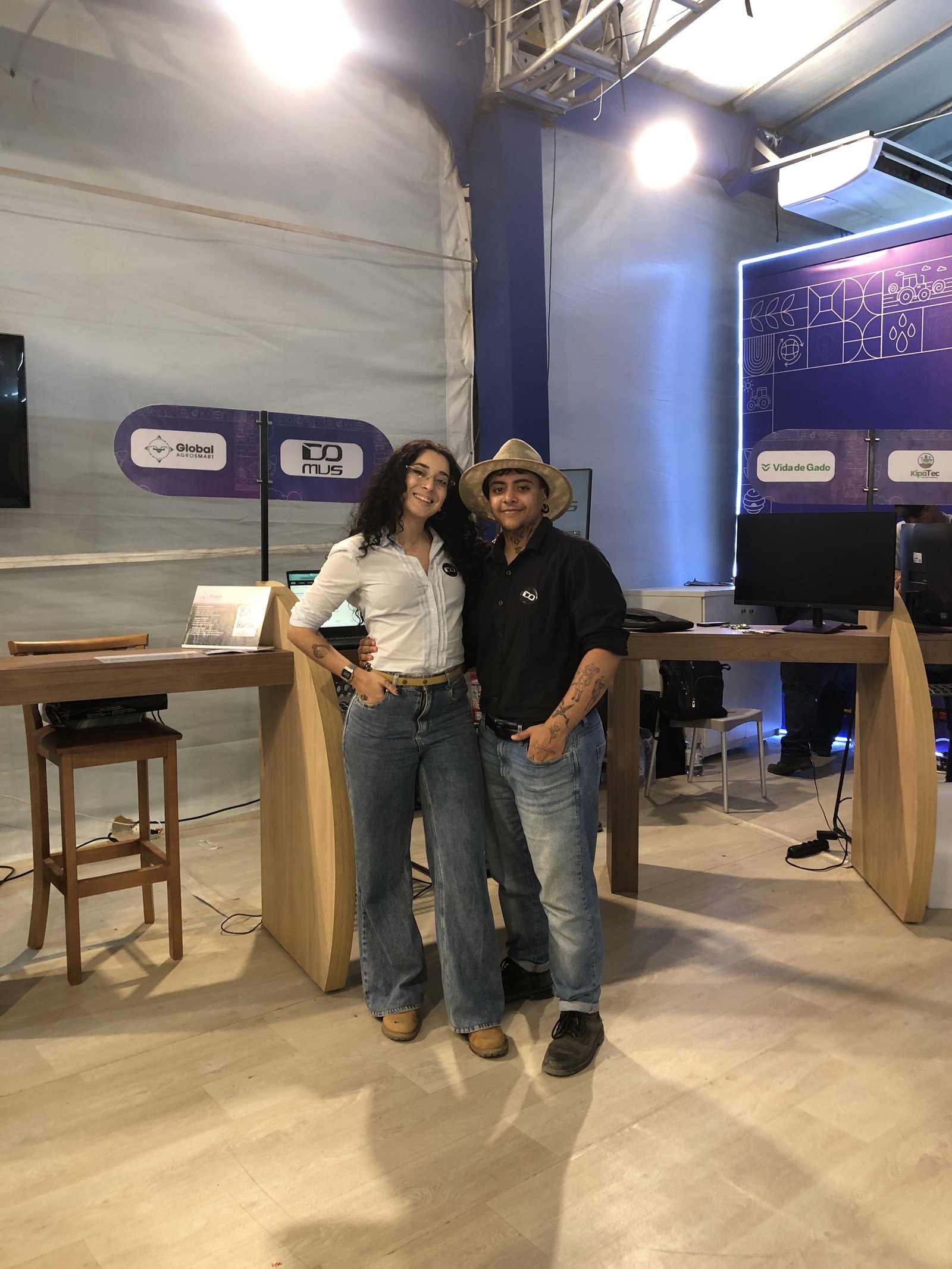 Equipe Domus no stand do Sebrae Startups